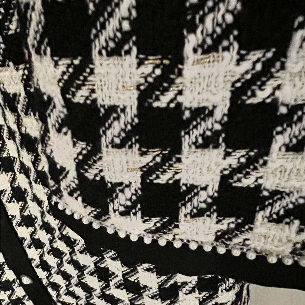 Chic Houndstooth Coat with Pearl Buttons - Picture 4 of 5